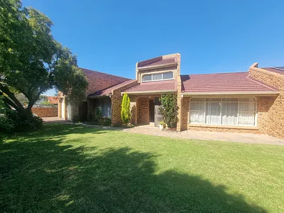 4 Bedroom House For Sale in Secunda - jgY7.webp