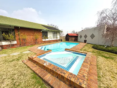 4 Bedroom House For Sale in Secunda - 5SO2.webp