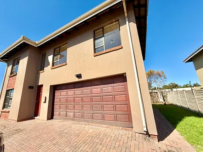 3 Bedroom House For Sale in Secunda - OOLl.webp