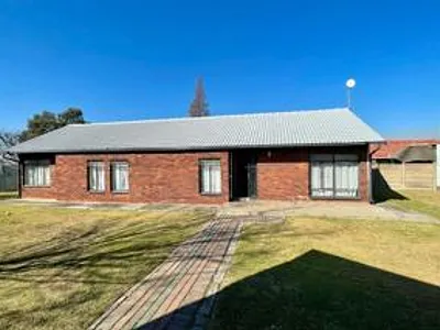4 Bedroom House For Sale in Secunda - DwLj.webp