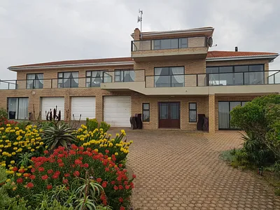 5 Bedroom House For Sale in Mossel Bay - 5xKu.webp