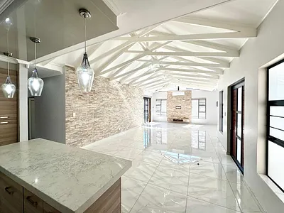 4 Bedroom House For Sale in Secunda - kmfX.webp
