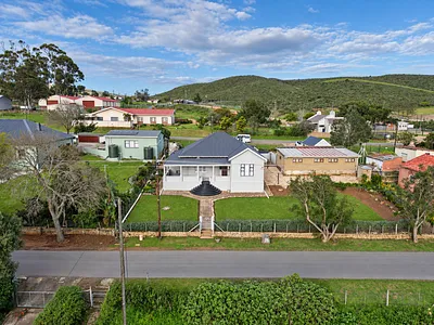 3 Bedroom House For Sale in Mossel Bay - jX2t.webp