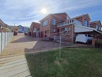 3 Bedroom House For Sale in Mossel Bay - 0IMo.webp
