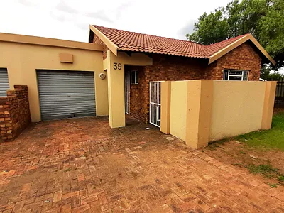 2 Bedroom Townhouse To Rent in Secunda - vK8e.webp