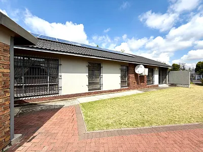 3 Bedroom House For Sale in Secunda - S1q4.webp