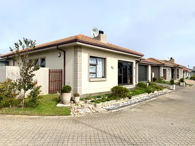 3 Bedroom Townhouse For Sale in Mossel Bay - z2tR.webp