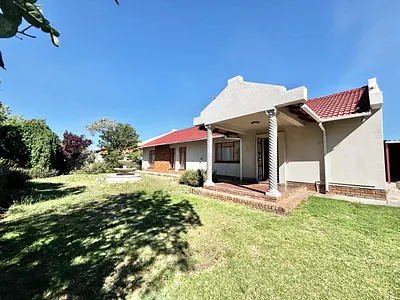 4 Bedroom House For Sale in Secunda - uYBL.webp