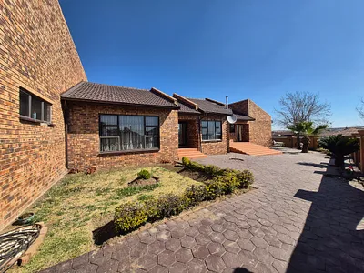 4 Bedroom House For Sale in Secunda - tLES.webp