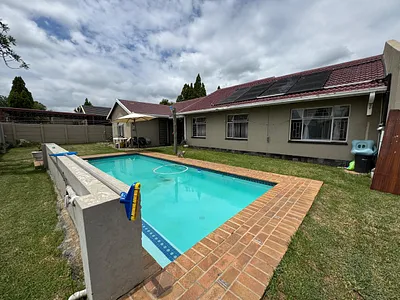 4 Bedroom House For Sale in Secunda - ZZUn.webp