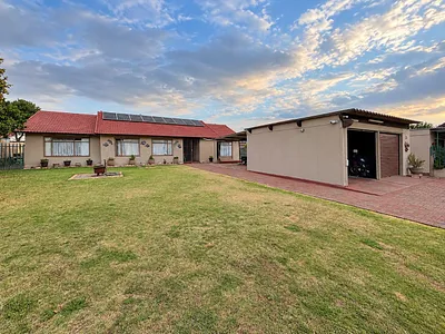 3 Bedroom House For Sale in Secunda - zpFB.webp