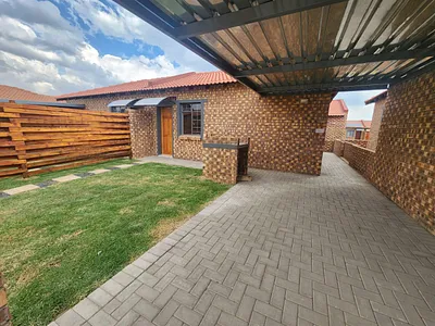 2 Bedroom House For Sale in Secunda - oKTi.webp