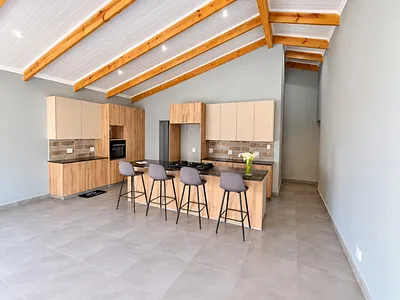 3 Bedroom House For Sale in Mossel Bay - m6gE.webp