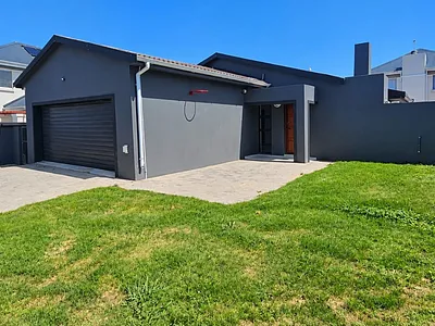 3 Bedroom House For Sale in Jeffreys Bay - 5ST6.webp