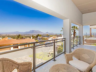 7 Bedroom House For Sale in Parow - 7OrC.webp