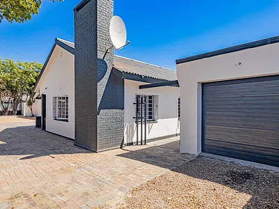 11 Bedroom House For Sale in Goodwood - img