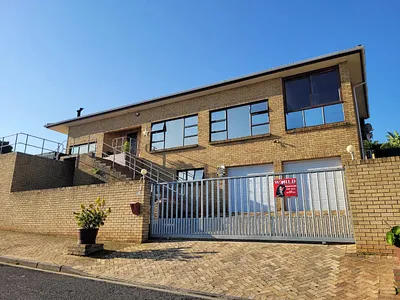 4 Bedroom House For Sale in Bellville - KnlE.webp