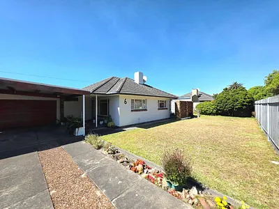 3 Bedroom House For Sale in Cape Town - 0bta.webp