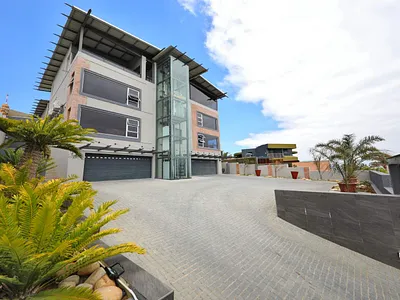 6 Bedroom House For Sale in Parow - z7KF.webp