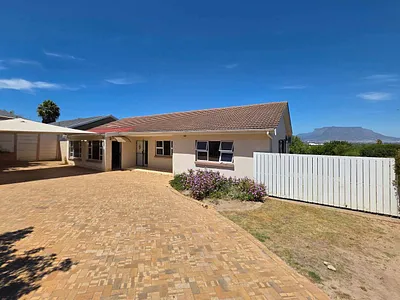 5 Bedroom House For Sale in Parow - kzNq.webp