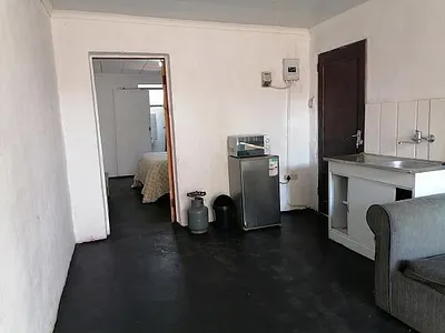1 Bedroom Apartment To Rent in Roseacre, Johannesburg - GXNj.webp
