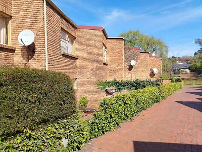3 Bedroom Townhouse For Sale in Johannesburg - ak1o.webp