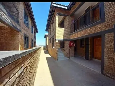 3 Bedroom Townhouse For Sale in Benoni - img