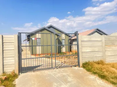 3 Bedroom House For Sale in Alberton - 8yCs.webp