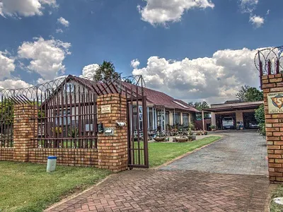 3 Bedroom House For Sale in Kempton Park - atuP.webp