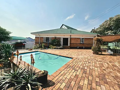 4 Bedroom House For Sale in Germiston - 43oL.webp