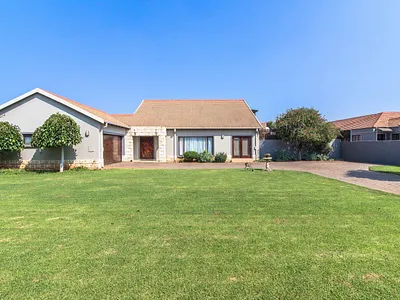 4 Bedroom House For Sale in Meyerton - YEan.webp
