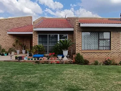 4 Bedroom House For Sale in Crystal Park, Benoni - uWzQ.webp