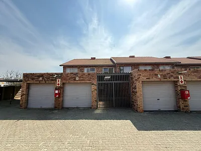 3 Bedroom Townhouse For Sale in Alberton - m1al.webp