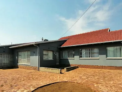 4 Bedroom House For Sale in Johannesburg - ucrl.webp