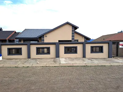 3 Bedroom House For Sale in Ennerdale, Johannesburg - wxq6.webp
