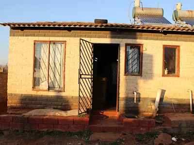 2 Bedroom House For Sale in Pennyville, Soweto - LylO.webp