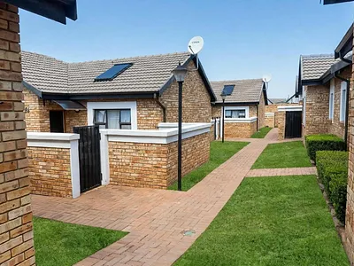 3 Bedroom Townhouse For Sale in Beyers Park, Boksburg - 2cBP.webp