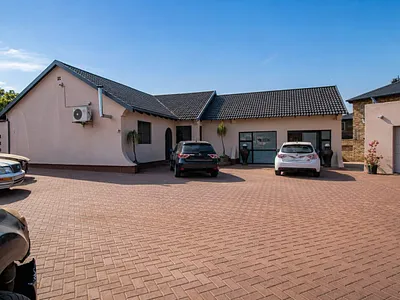 3 Bedroom House For Sale in Alberton - mDQ9.webp