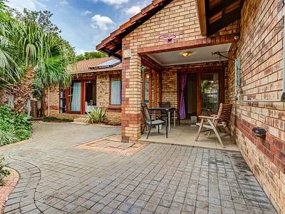 3 Bedroom House For Sale in Kempton Park - szDe.webp