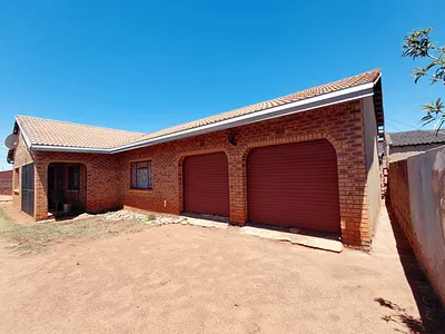 5 Bedroom House For Sale in Orange Farm, Evaton - 2ir6.webp