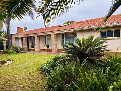 4 Bedroom House To Rent in Kempton Park - Y8d5.webp
