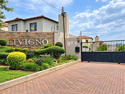 3 Bedroom House For Sale in Roodepoort - kz0h.webp