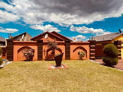 3 Bedroom House For Sale in Germiston - gOdq.webp