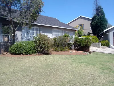 3 Bedroom House For Sale in Roodepoort - gq4J.webp