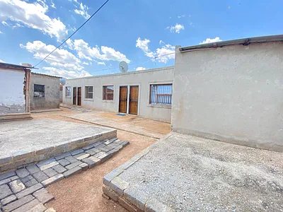 5 Bedroom House For Sale in Benoni - fbA9.webp