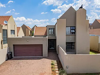 4 Bedroom Townhouse For Sale in Benoni - pYWl.webp