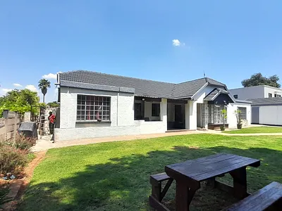 4 Bedroom House For Sale in Birchleigh, Kempton Park - r2Ew.webp