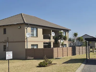 2 Bedroom Apartment For Sale in Boksburg - yTv7.webp