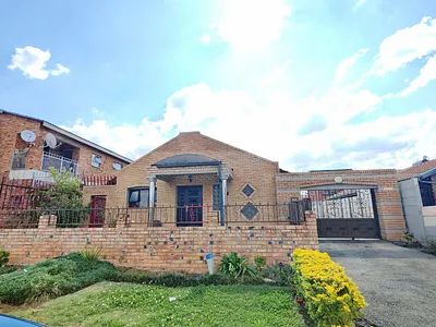 3 Bedroom House For Sale in Lenasia South, Johannesburg - img