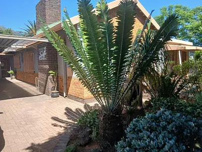 5 Bedroom House For Sale in Kempton Park - yOhd.webp